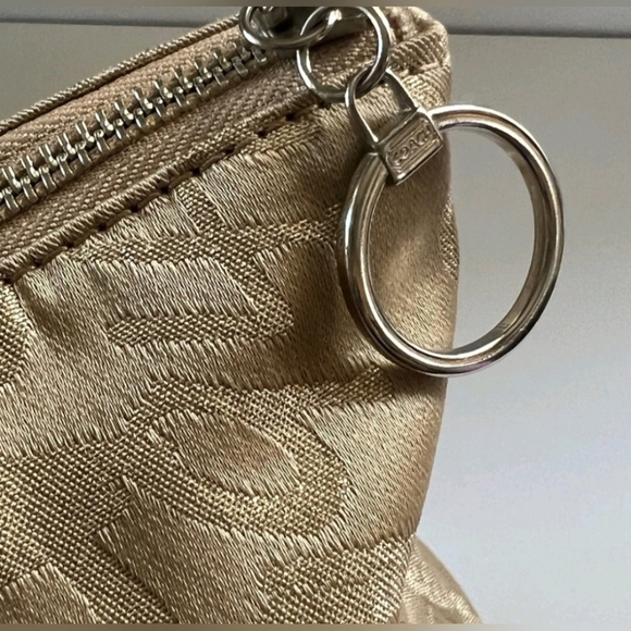 Coach Poppy Large Goldtone Handbag. Excellent Condition - Picture 11 of 15